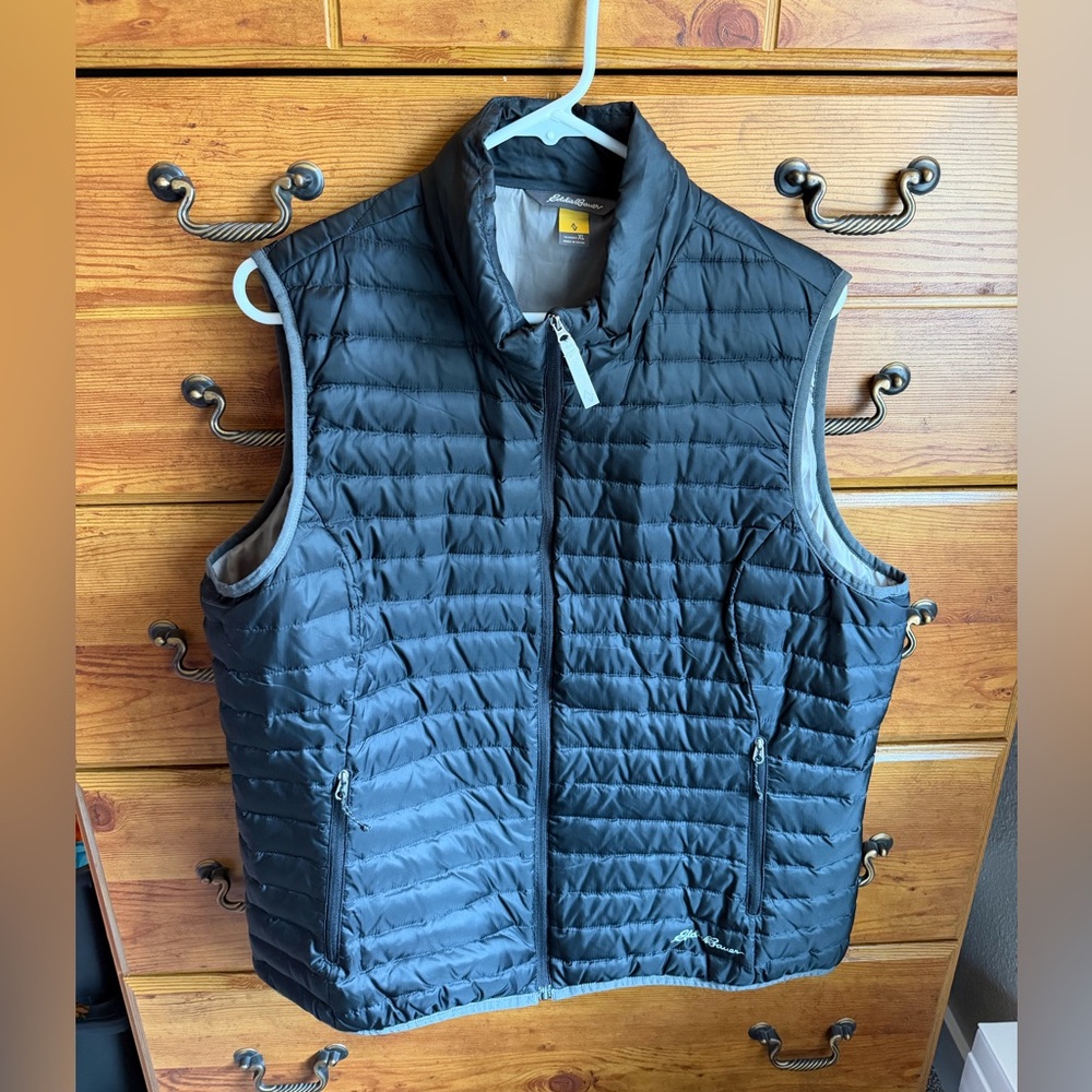Women’s Eddie Bauer Travex EB700 down quilted puffer vest in black